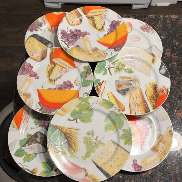 Bia Cordon Bleu Other - 8 Appetizer - Salad Vin Fromage Cheese & Grapes  Plates 8"